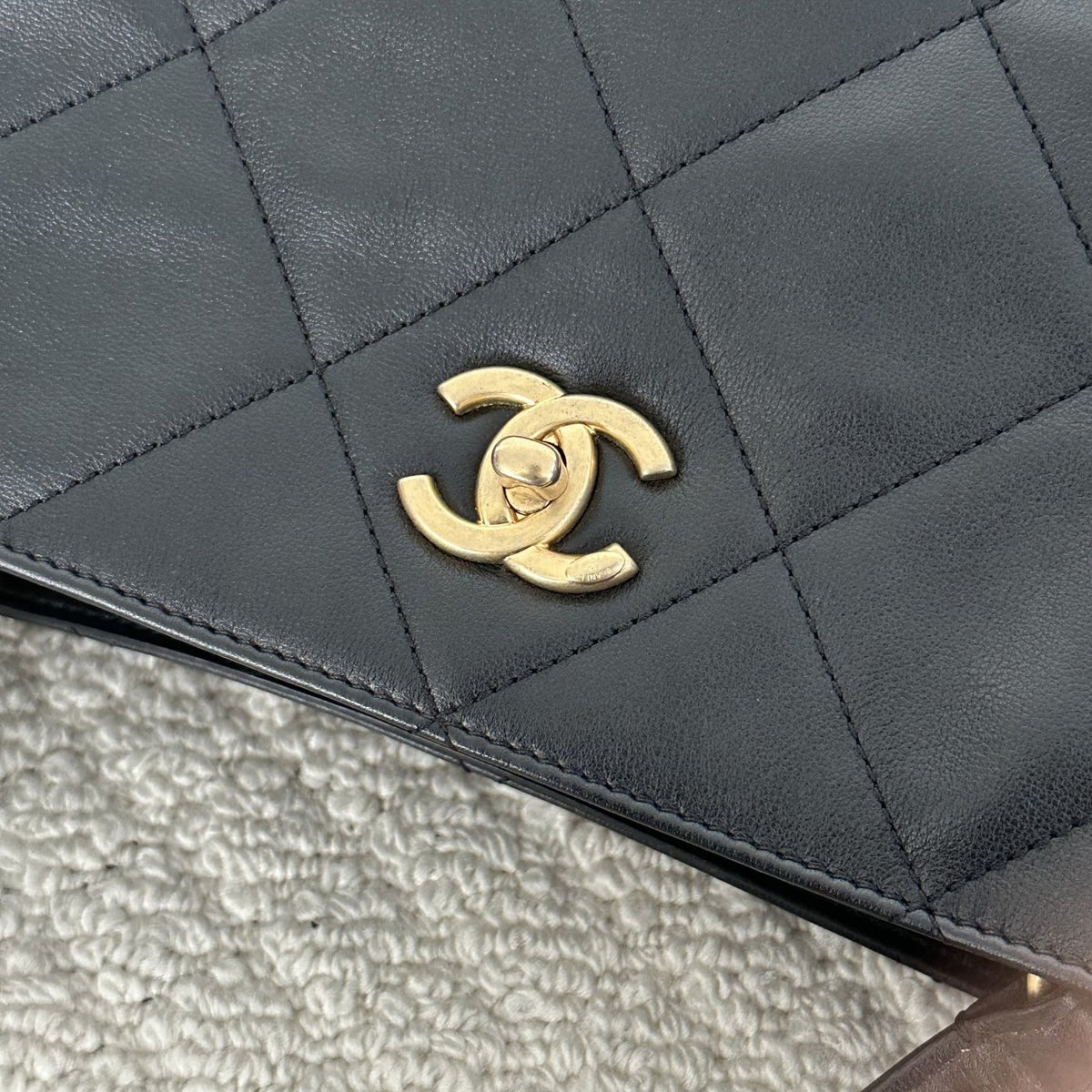 【Chanel】Chanel Tote Bag with Trimmed Shoulder Strap