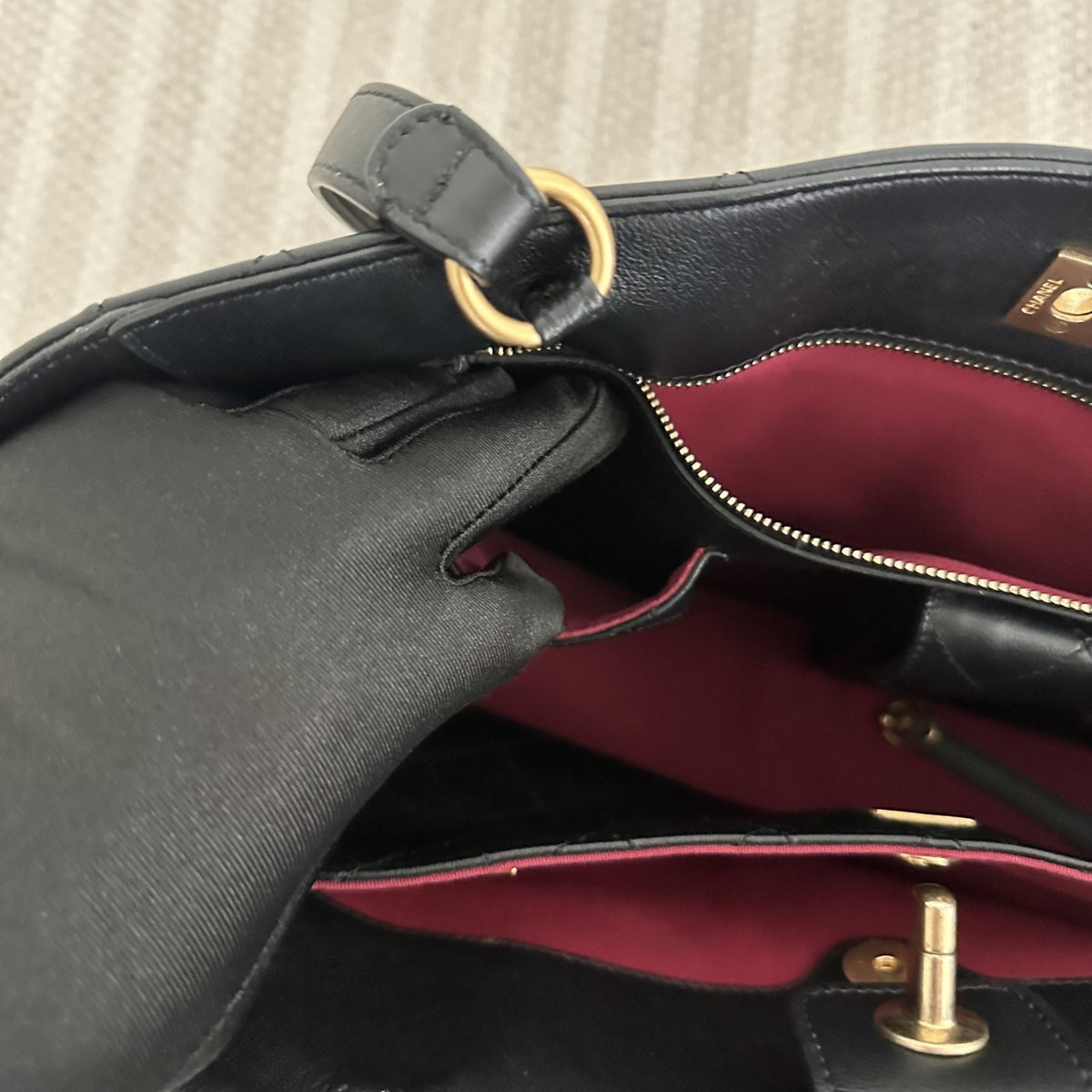 【Chanel】Chanel Black Gold Tote Bag