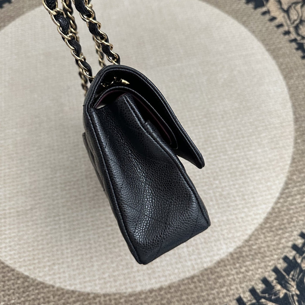 【Chanel】Chanel Black Caviar Classic Double Flap Bag, Gold-Tone Hardware-7212231LD