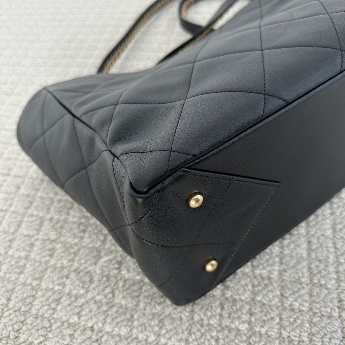 【Chanel】Chanel Tote Bag with Trimmed Shoulder Strap