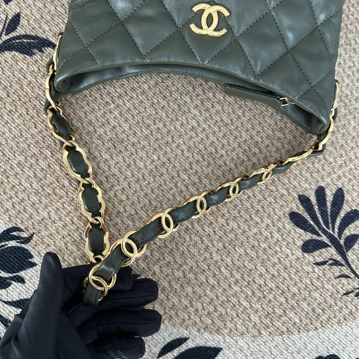 【Chanel】Chanel 22K Hobo Bag Cuban Green Lambskin with Gold-Tone Hardware