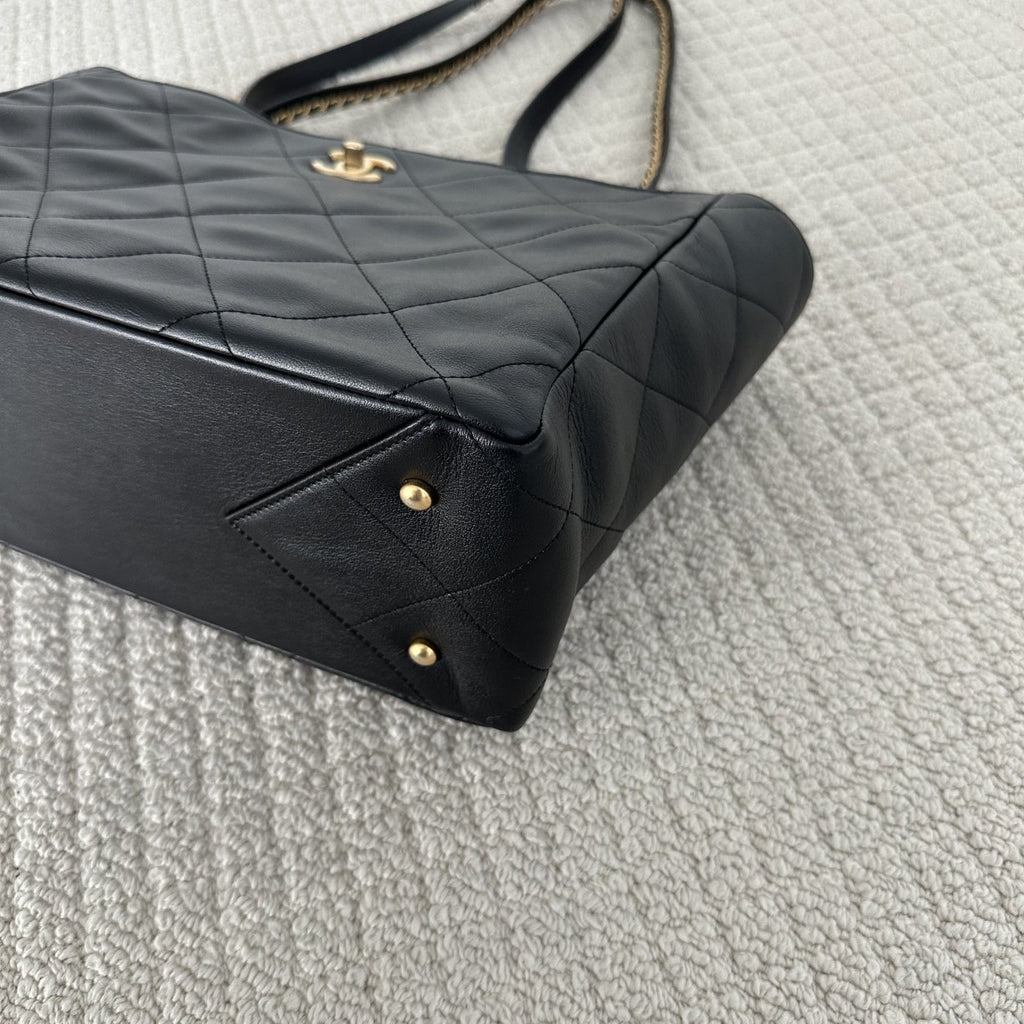 【Chanel】Chanel Tote Bag with Trimmed Shoulder Strap