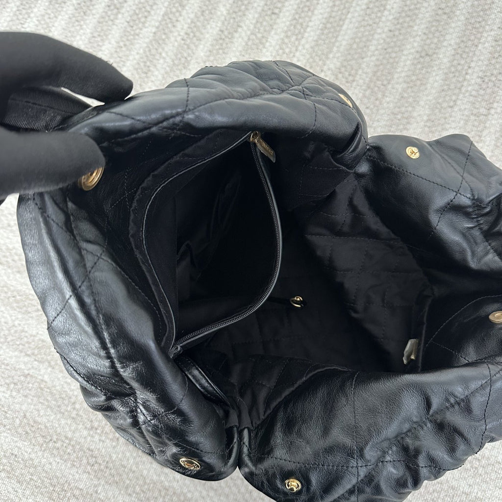 【Chanel】Chanel 22 Bag Medium, Black with Gold Hardware