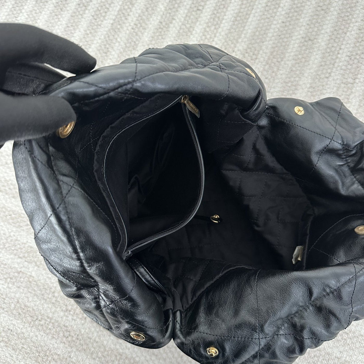 【Chanel】Chanel 22 Bag Medium, Black with Gold Hardware