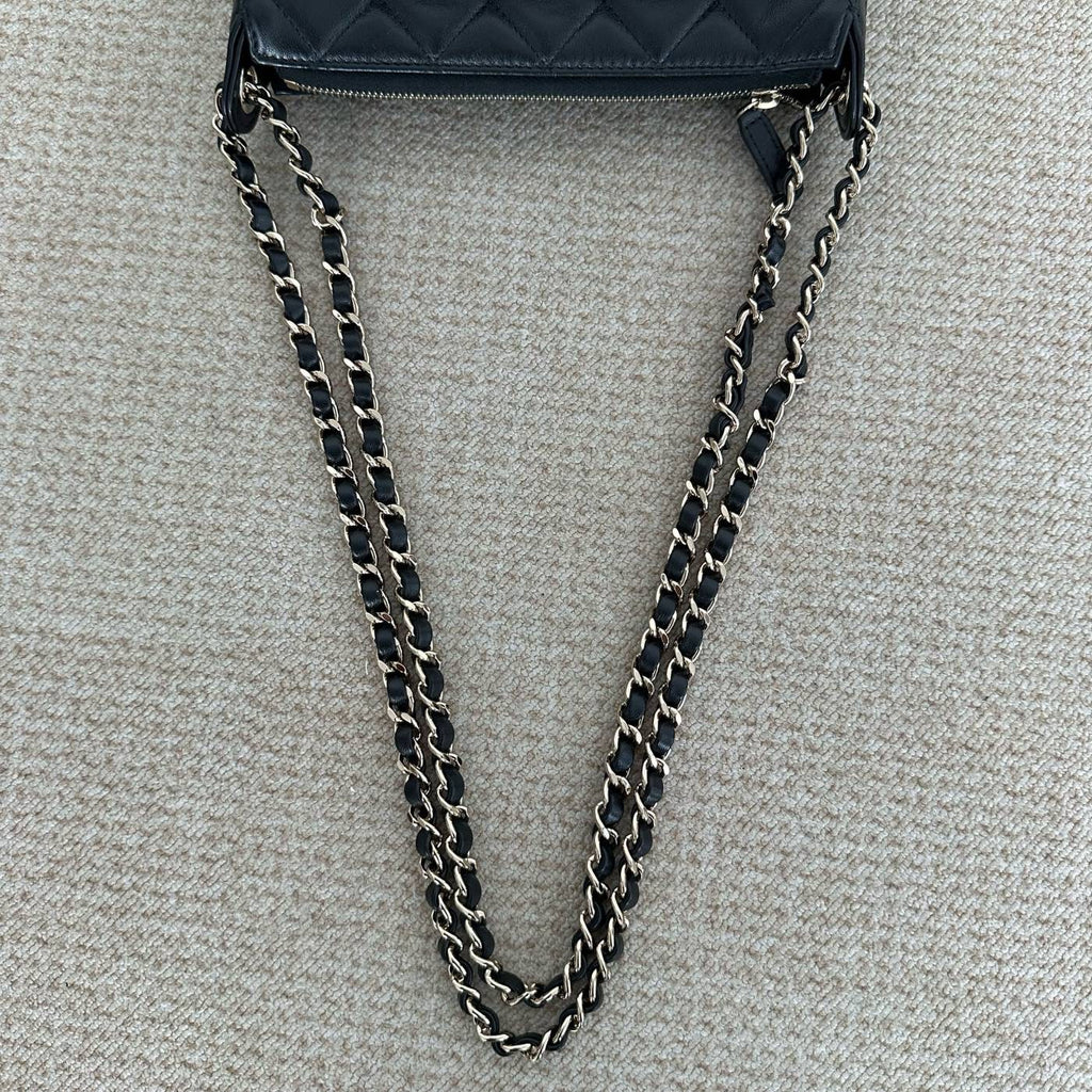 【Chanel】Chanel 25C Black Gold Shiny Leather Camera Bag