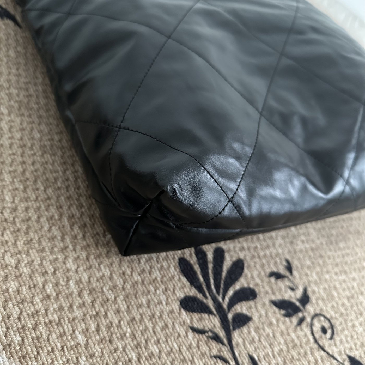 【Chanel】Chanel 22 Bag Black Gold Hardware