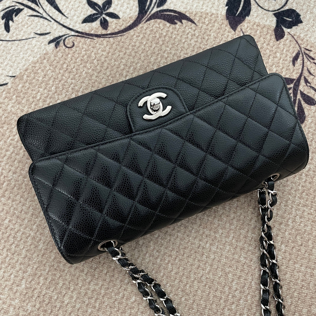 【Chanel】Chanel Medium Classic Flap Bag, Black Caviar, Silver-Tone Hardware-0201790LD