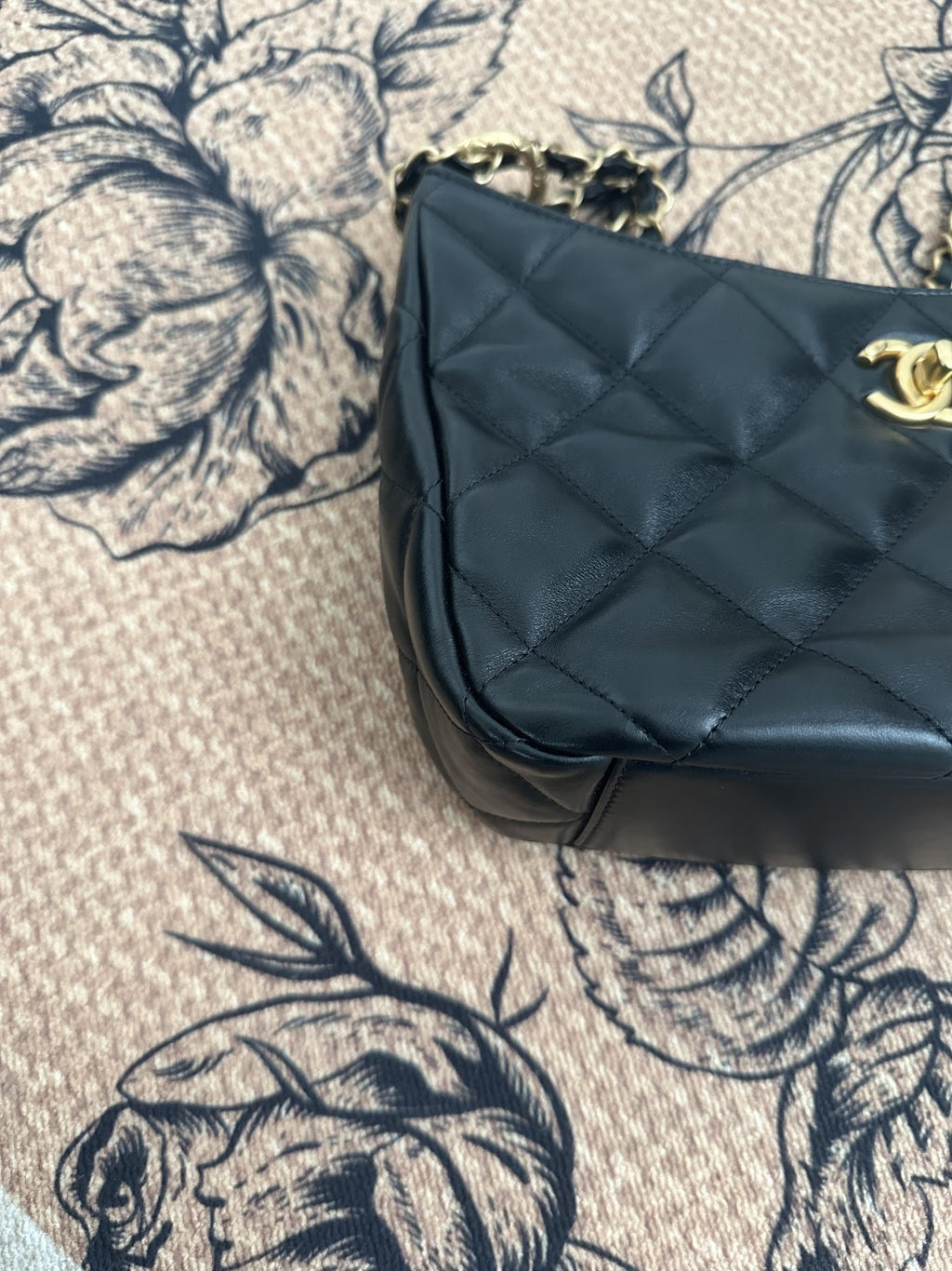 【Chanel】Chanel Black Gold Hobo Underarm Bag
