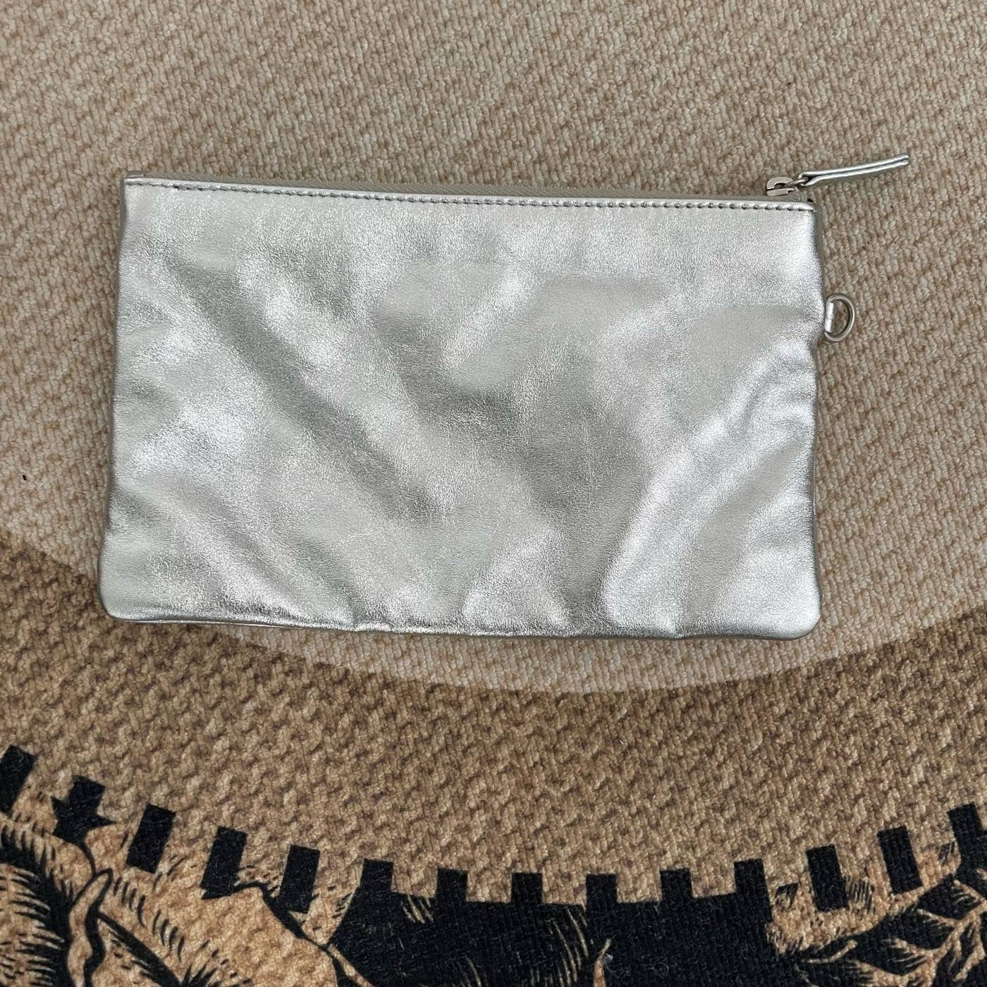【Chanel】Chanel Small Silver 22 Bag-7209563