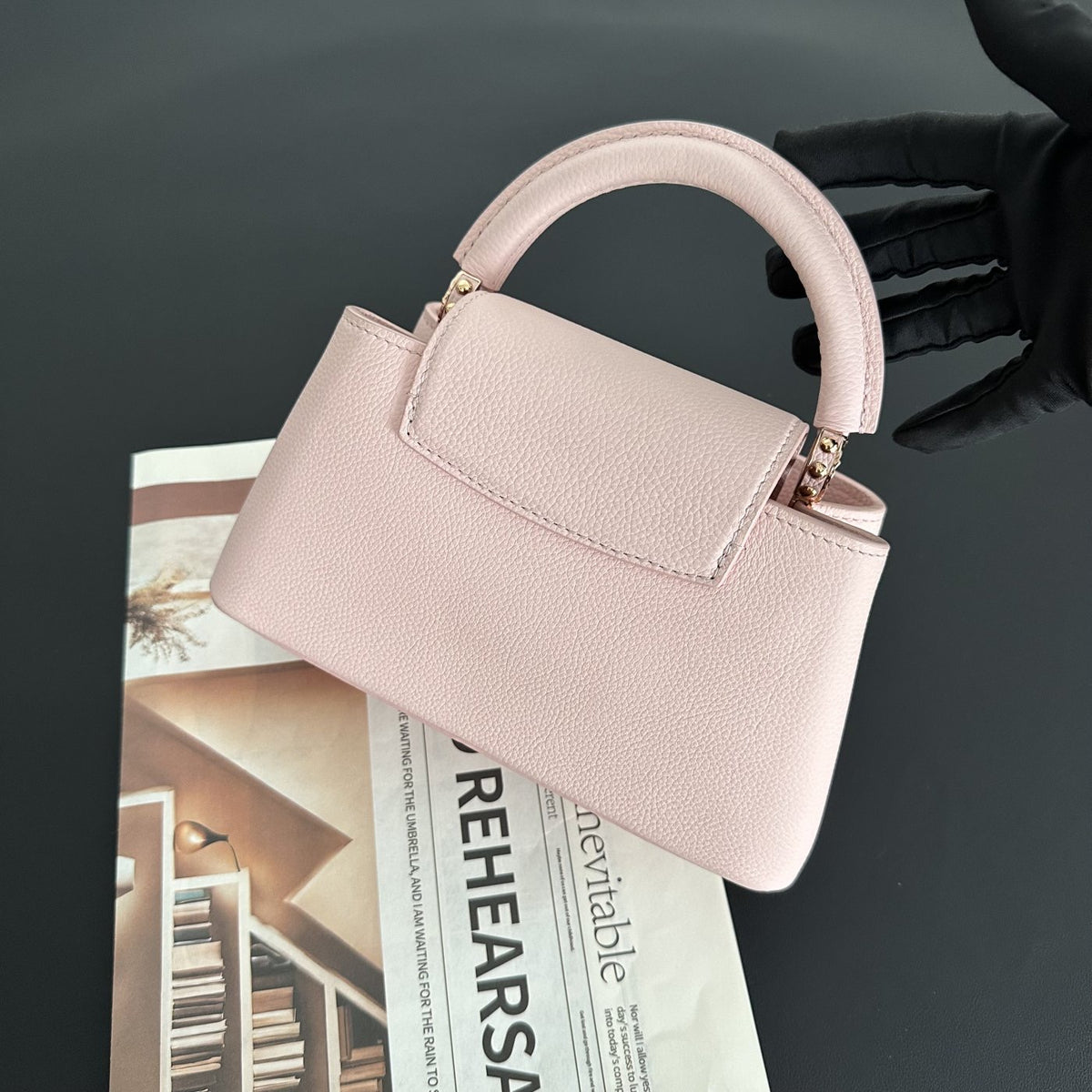 【LV】Louis Vuitton Capucines Mini Pink Taurillon Leather