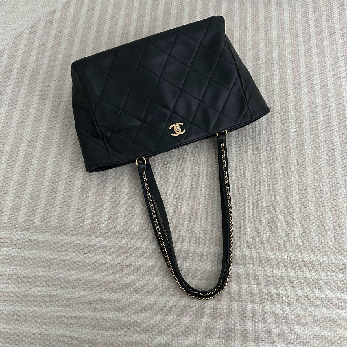 【Chanel】Chanel Black Gold Tote Bag