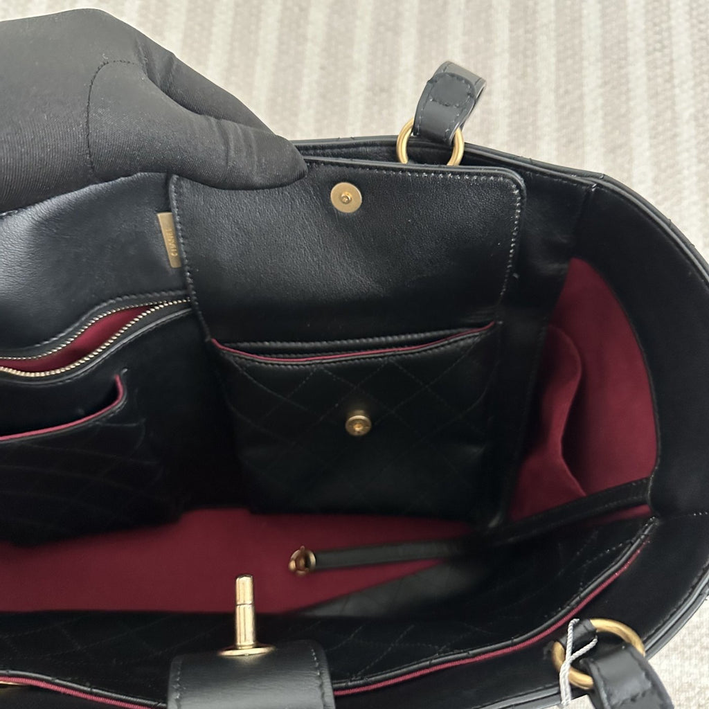 【Chanel】Chanel Black Gold Tote Bag