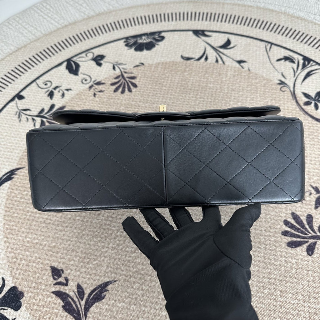 【Chanel】Black Gold Lambskin CF Jumbo