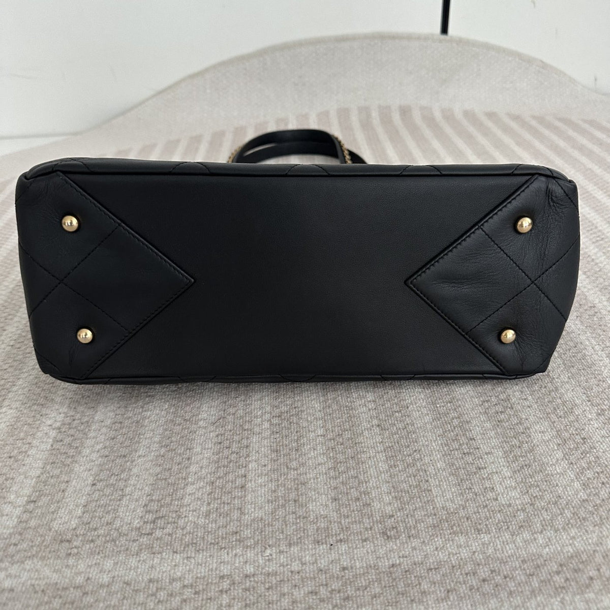 【Chanel】Chanel Black Gold Tote Bag