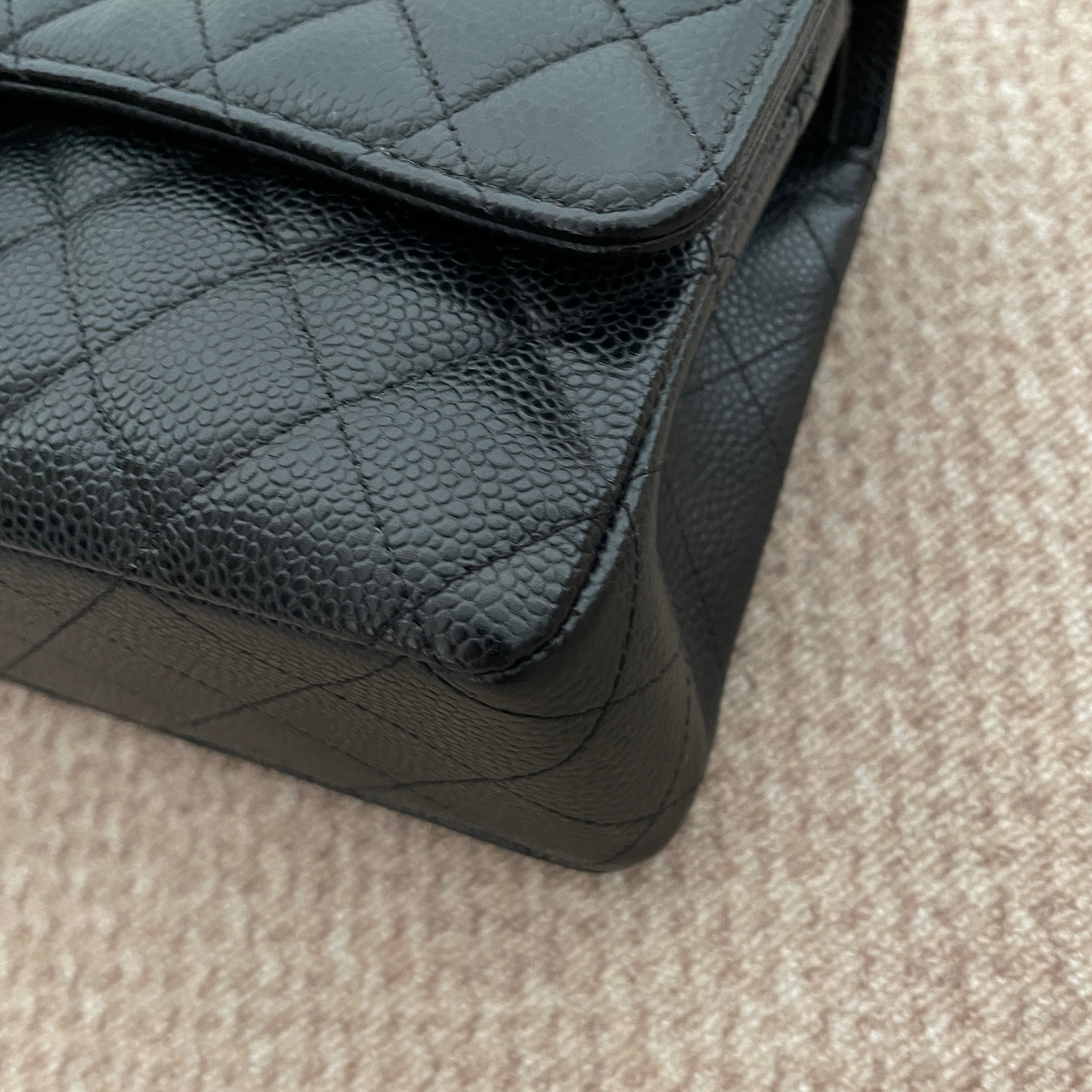 【Chanel】Chanel Medium Classic Flap Bag, Black Caviar, Silver-Tone Hardware-0201790LD