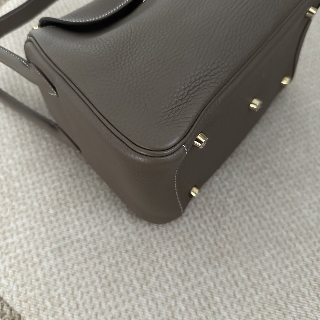 【Hermes】Hermès Lindy 26 Etoupe Gold Hardware B Stamp