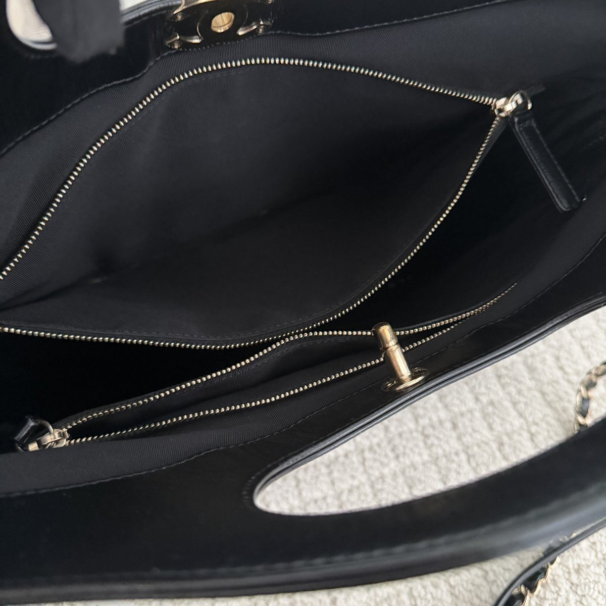 【Chanel】Chanel Black Gold 31 Shopping Bag(large)