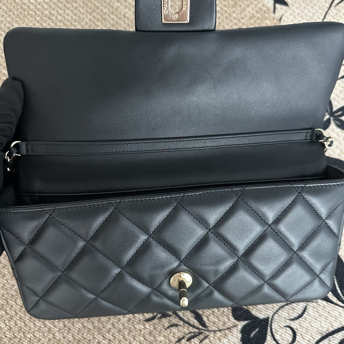 【Chanel】Chanel Black 23C Baguette Bag
