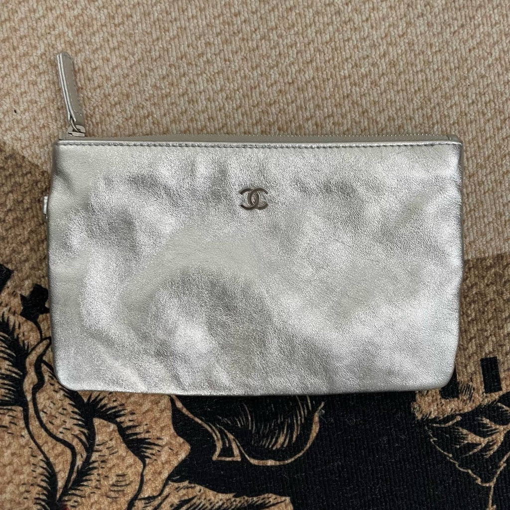 【Chanel】Chanel Small Silver 22 Bag-7209563