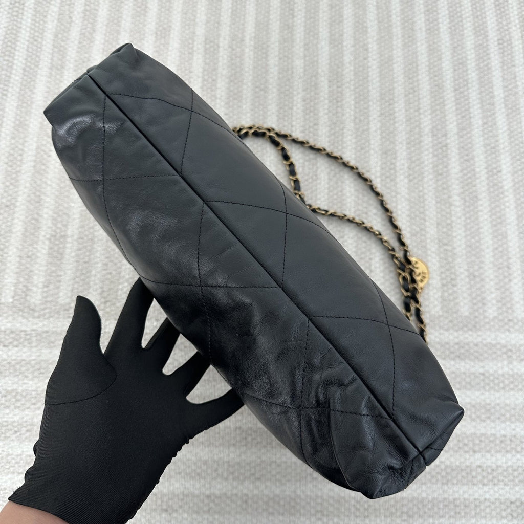 【Chanel】Chanel 22 Bag Medium, Black with Gold Hardware