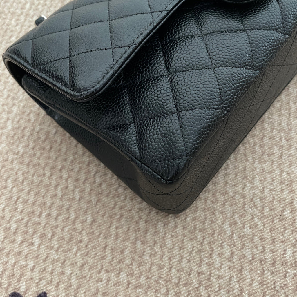 【Chanel】Chanel Medium Classic Flap Bag, Black Caviar, Silver-Tone Hardware-0201790LD