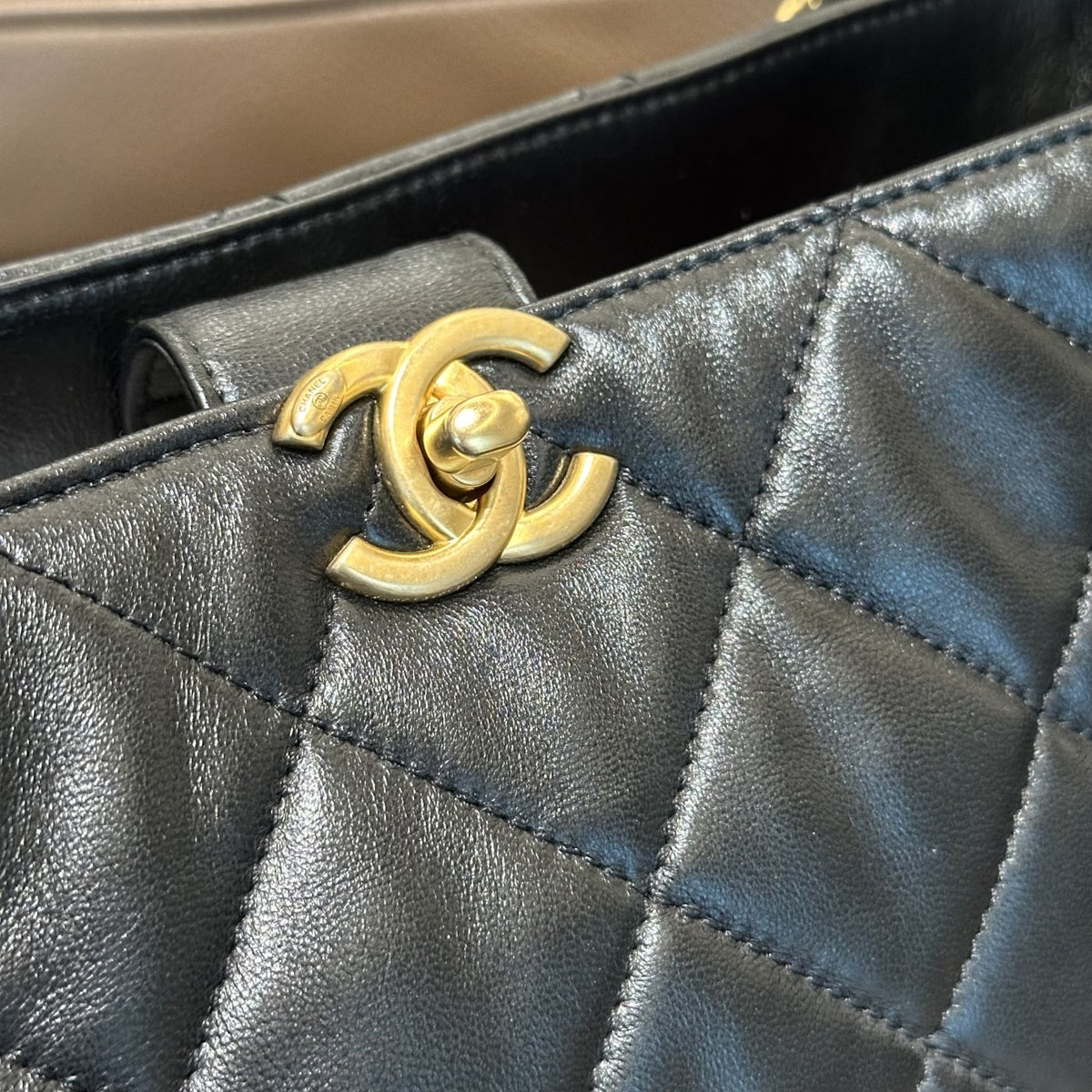 【Chanel】Chanel Black Gold Hobo Bag(23B)