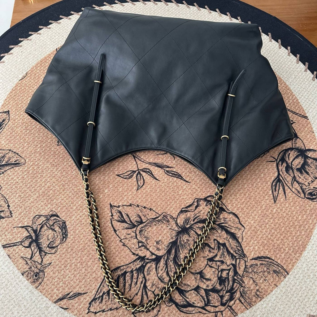 【Chanel】Chanel Black Caviar Hobo Bag with Matching Pouch, Gold-Tone Hardware-7207232