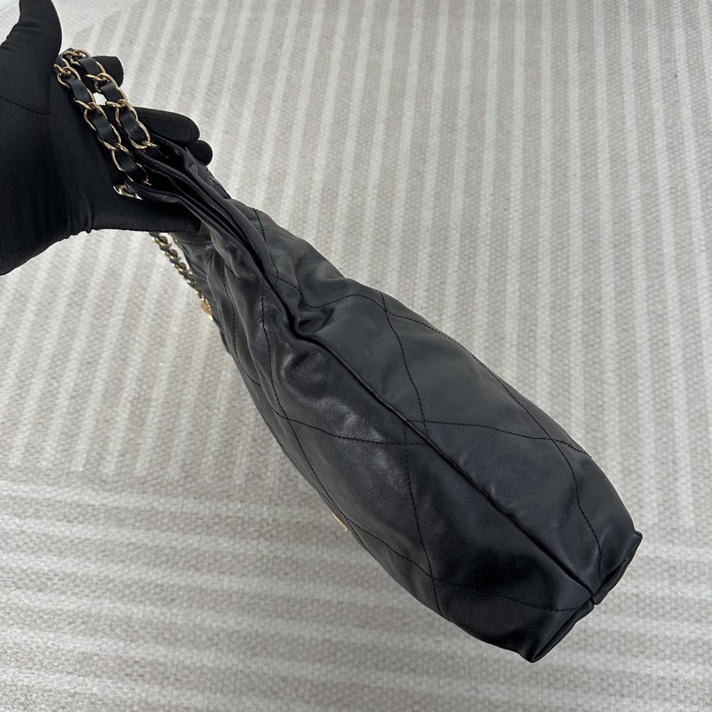 【Chanel】Chanel 22 Bag Medium, Black with Gold Hardware