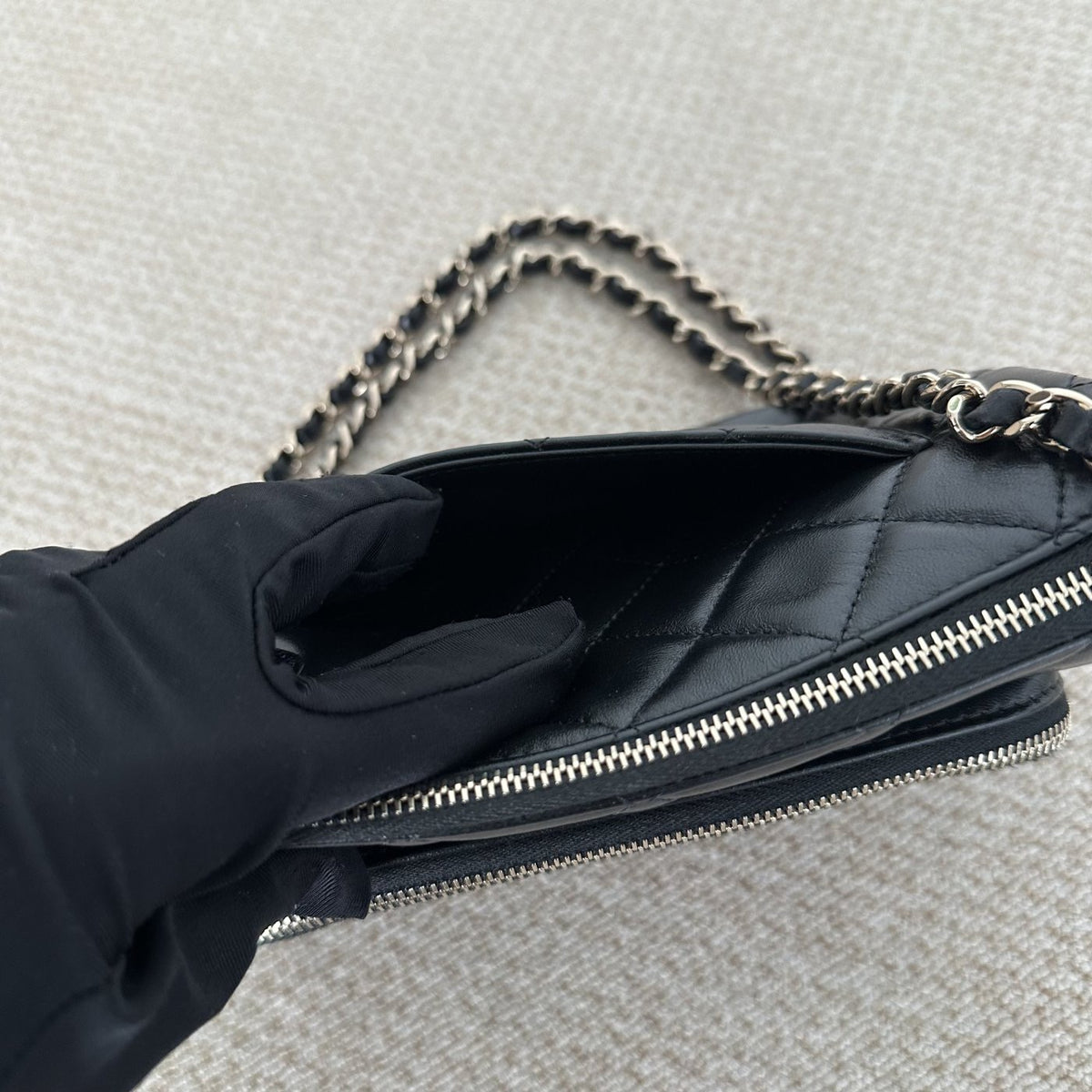 【Chanel】Chanel 25C Black Gold Shiny Leather Camera Bag