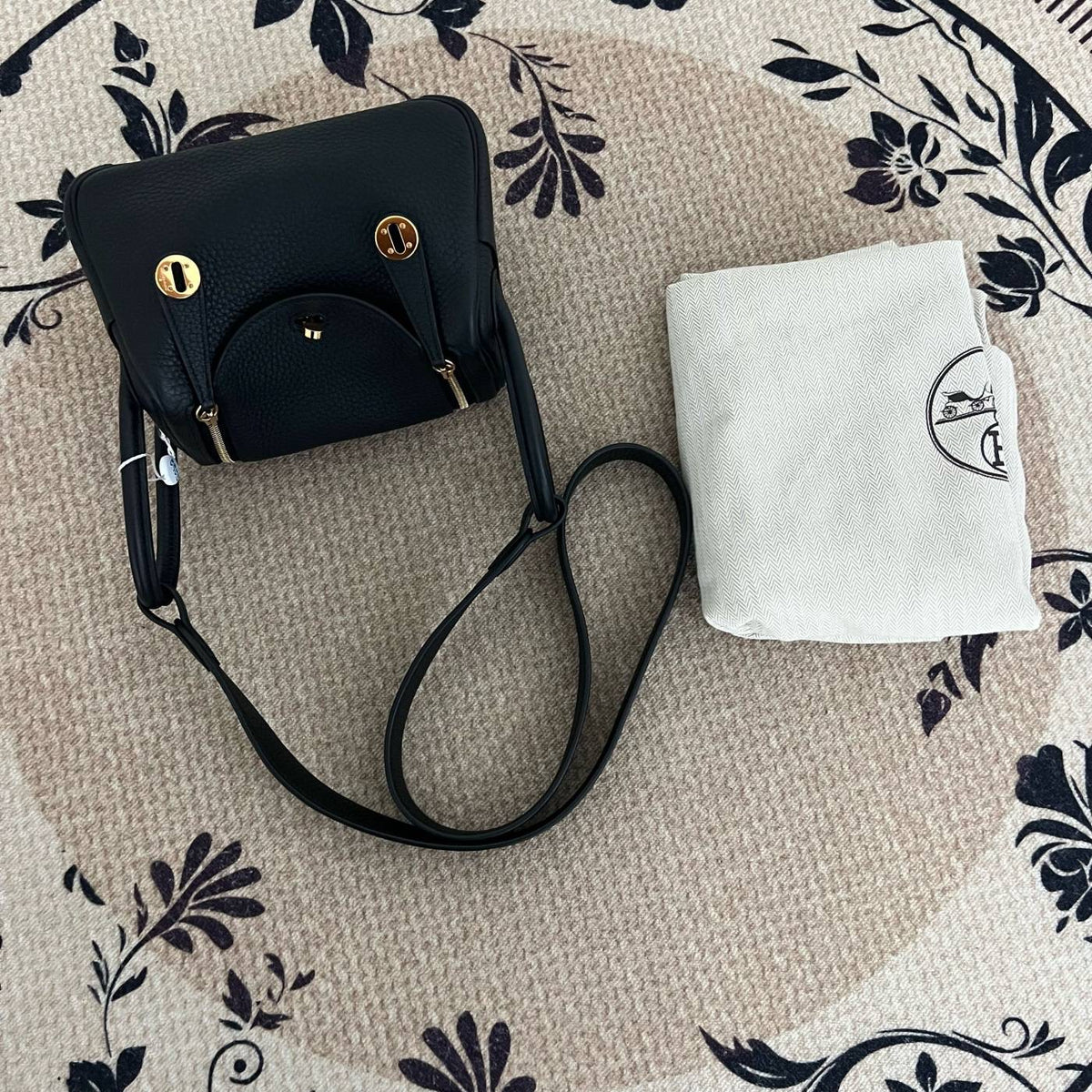 【Hermes】Hermès Black Lindy Gold Hardware