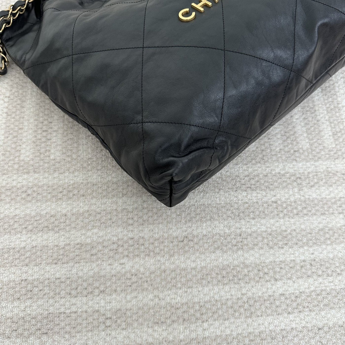 【Chanel】Chanel 22 Bag Medium, Black with Gold Hardware