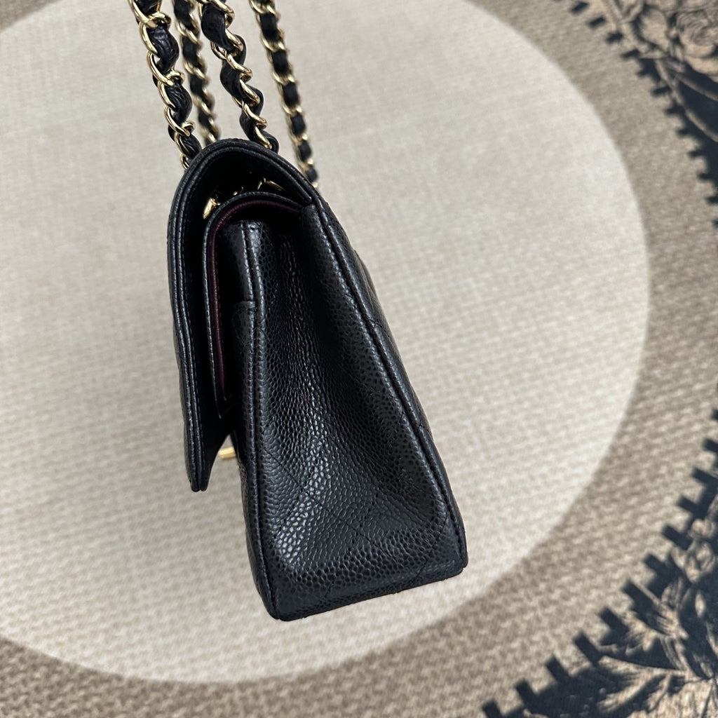 【Chanel】Chanel Black Caviar Classic Double Flap Bag, Gold-Tone Hardware-7212231LD