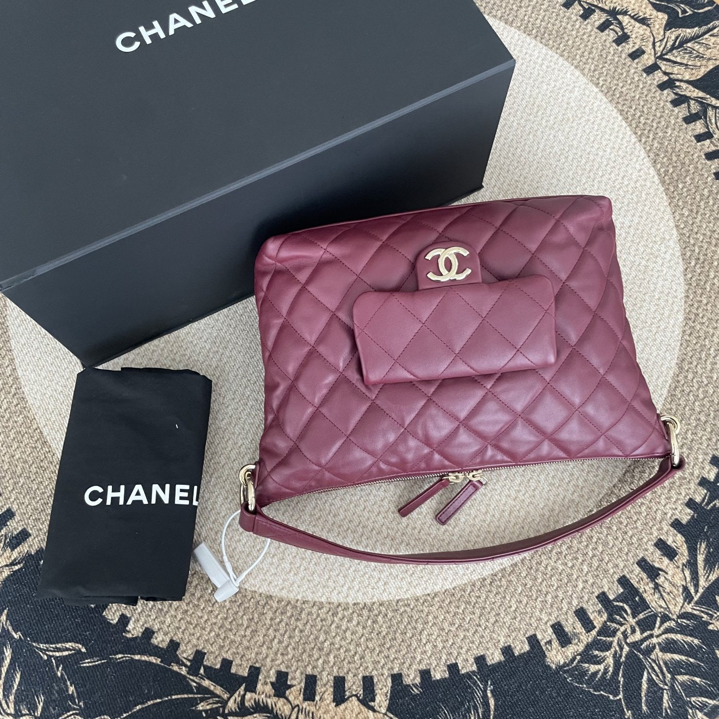 【Chanel】Chanel Hobo Underarm Bag, Red with Gold‑tone Hardware