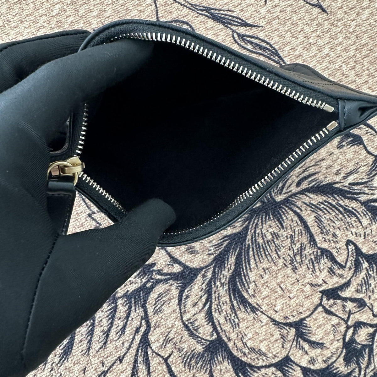 【Chanel】Chanel Black Caviar Hobo Bag with Matching Pouch, Gold-Tone Hardware-7207232