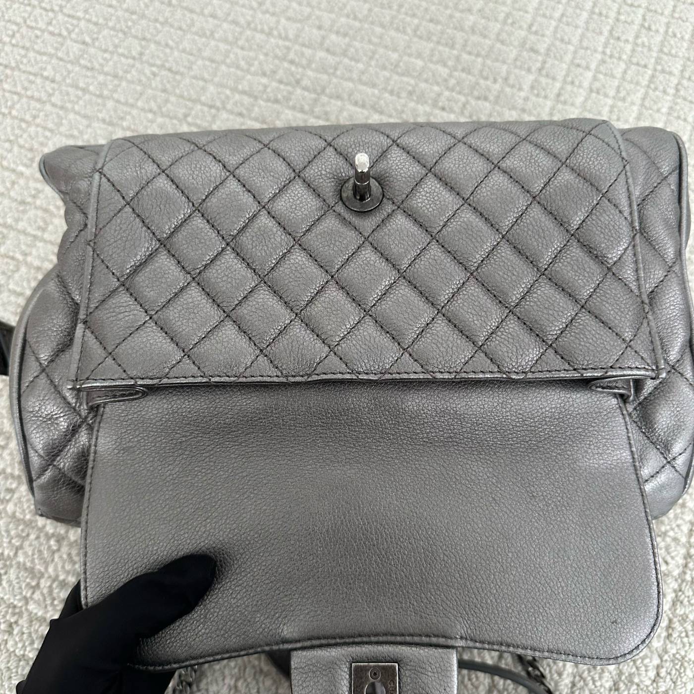 【Chanel】Chanel Gunmetal‑Tone Mixed‑Clasp Bowling Bag