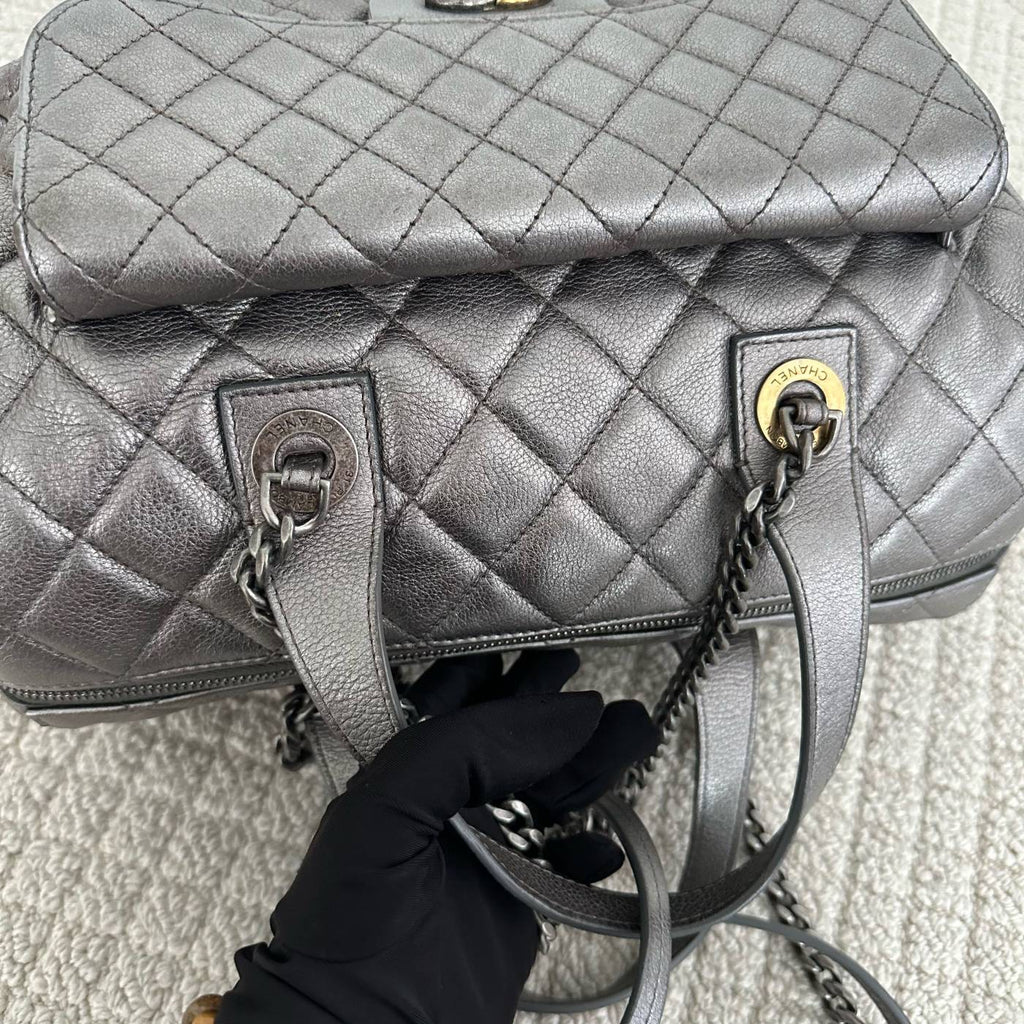 【Chanel】Chanel Gunmetal‑Tone Mixed‑Clasp Bowling Bag