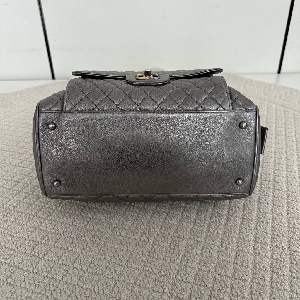 【Chanel】Chanel Gunmetal‑Tone Mixed‑Clasp Bowling Bag
