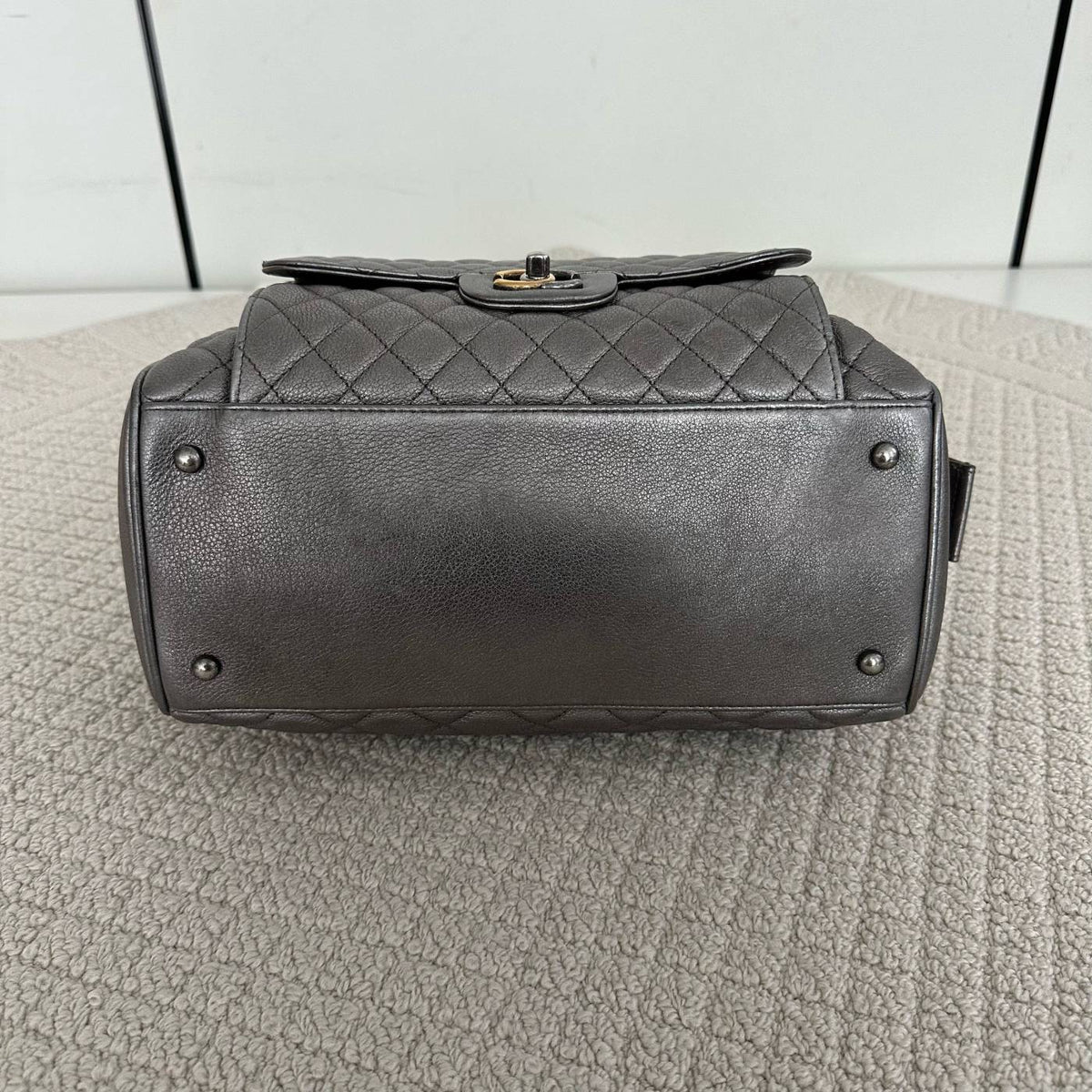 【Chanel】Chanel Gunmetal‑Tone Mixed‑Clasp Bowling Bag
