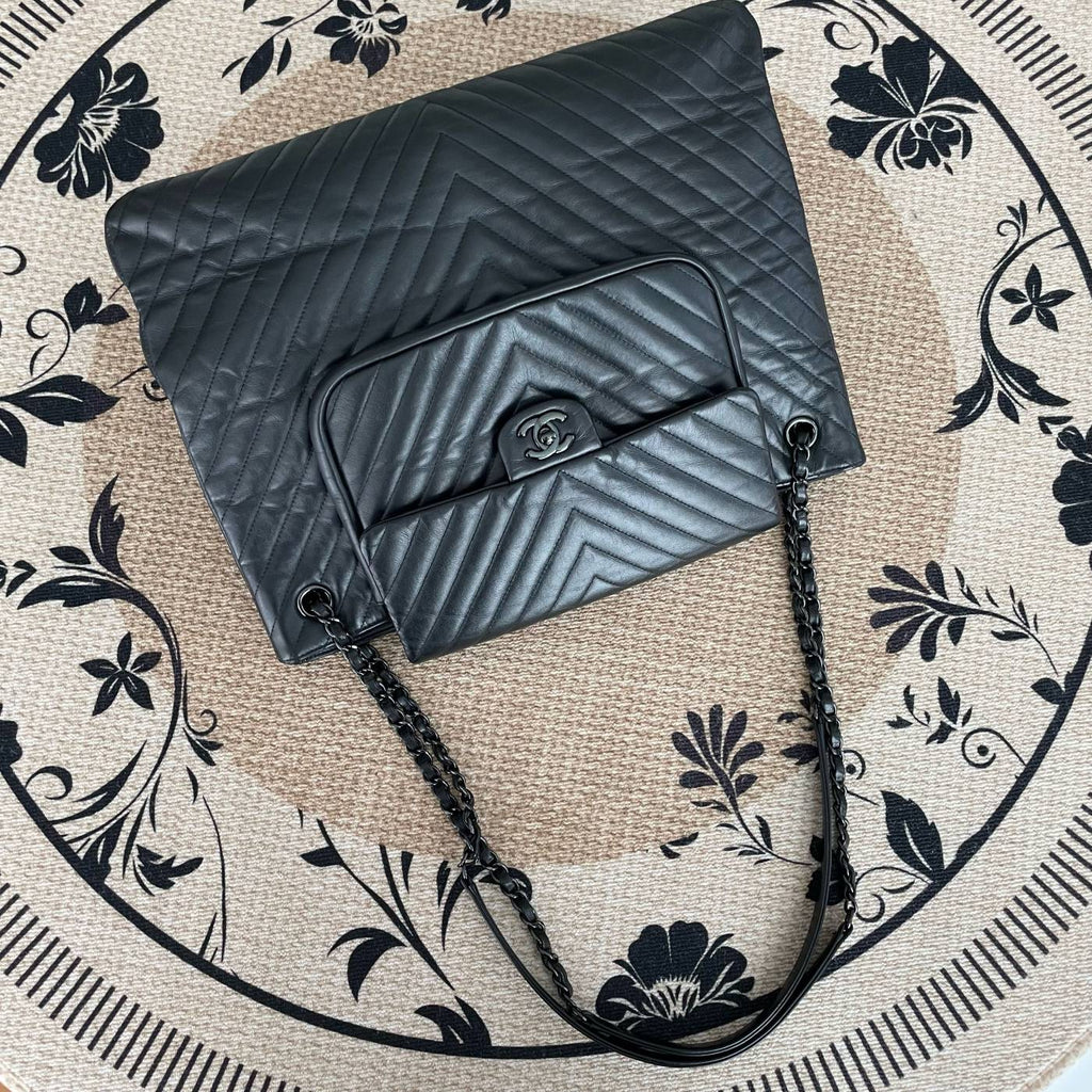 【Chanel】Chanel Black Warrior V‑Stitch Double‑Pocket Airport Bag