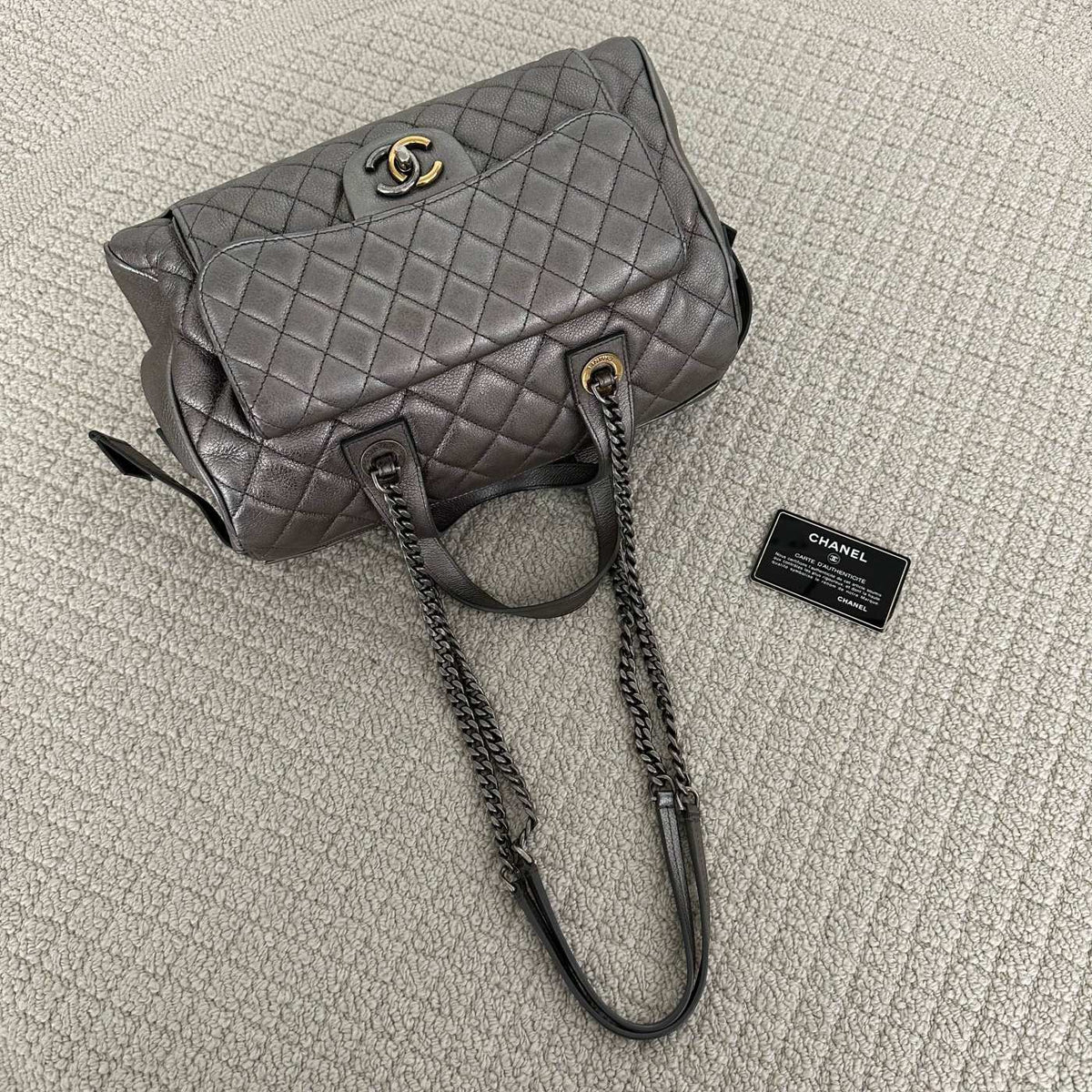 【Chanel】Chanel Gunmetal‑Tone Mixed‑Clasp Bowling Bag