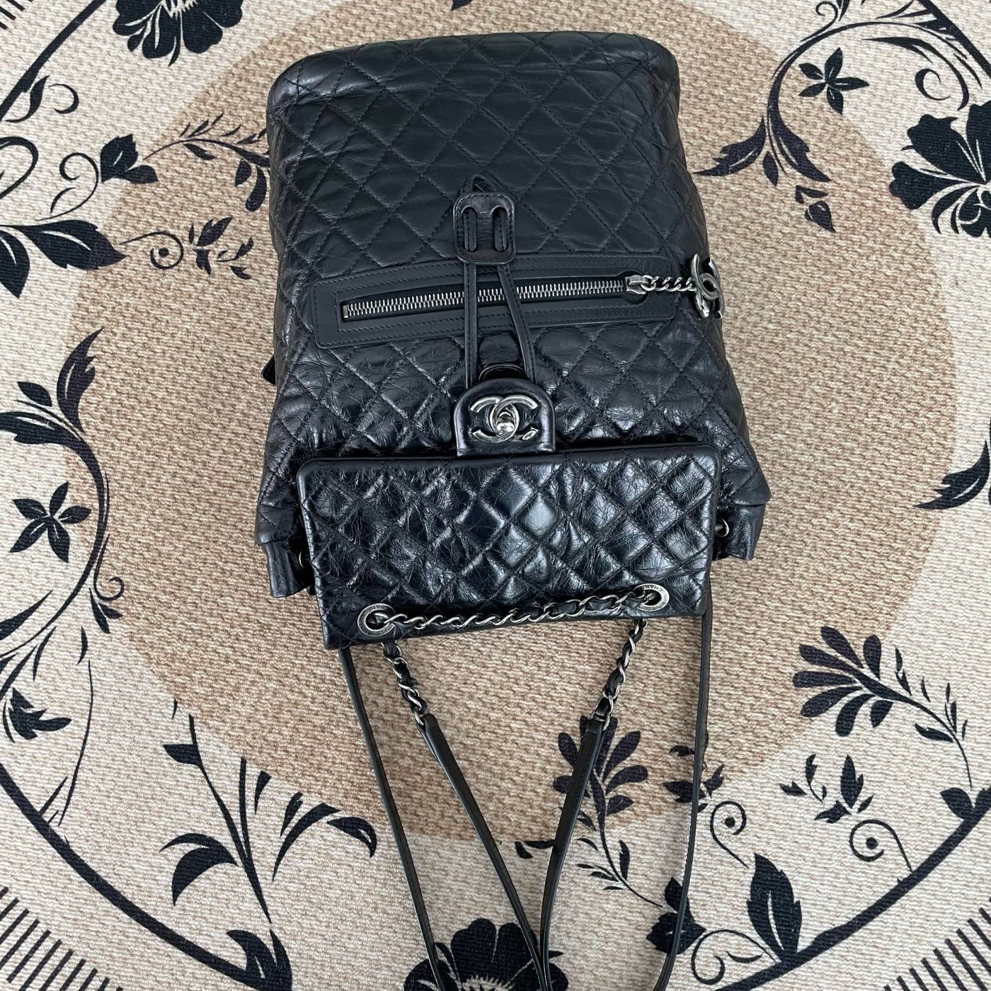 【Chanel】Chanel Black‑Silver Salzburg Backpack