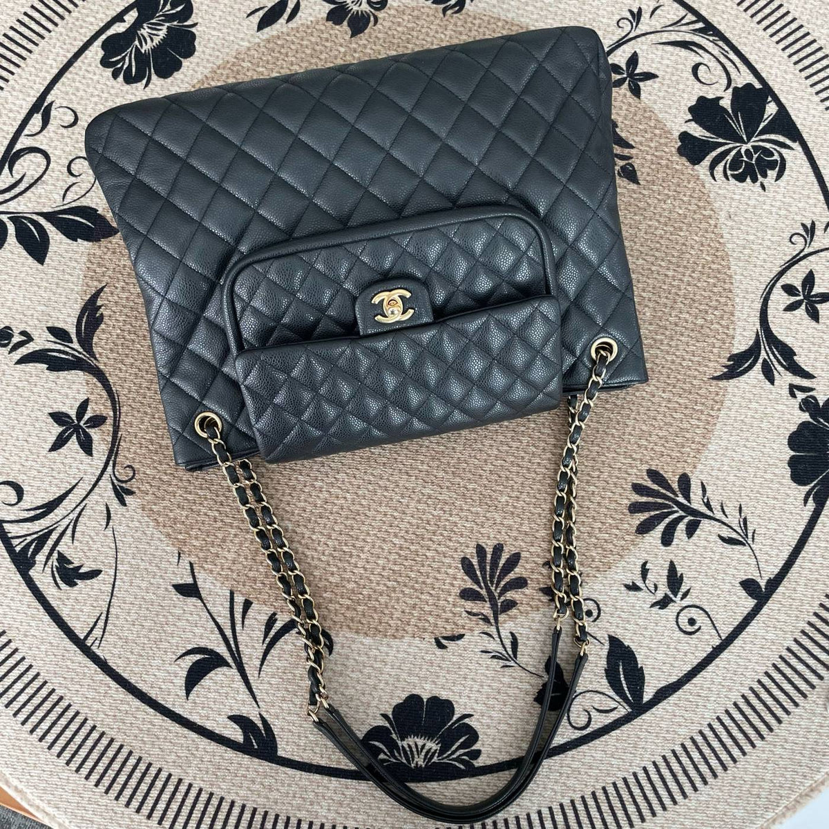 【Chanel】Chanel Black‑Gold Double‑Pocket Airport Bag