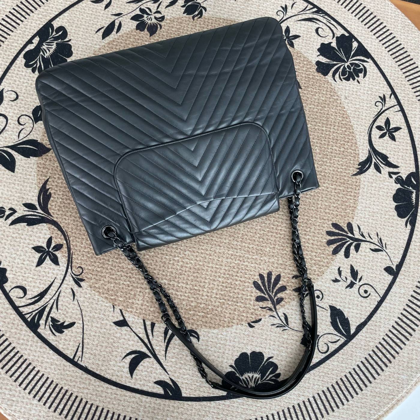 【Chanel】Chanel Black Warrior V‑Stitch Double‑Pocket Airport Bag