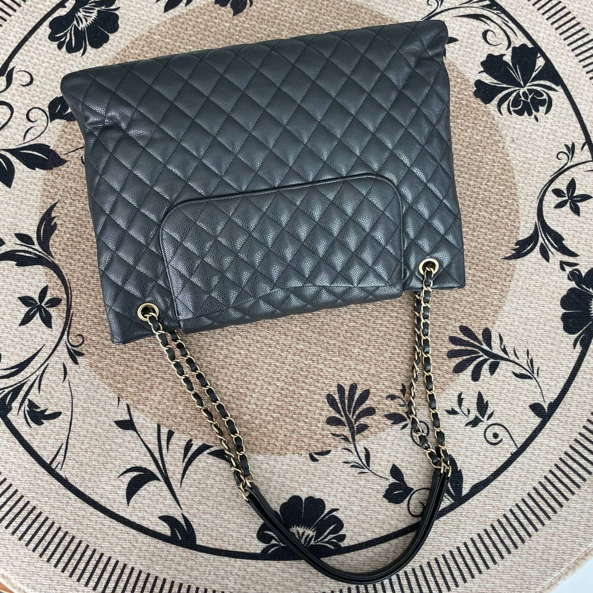 【Chanel】Chanel Black‑Gold Double‑Pocket Airport Bag