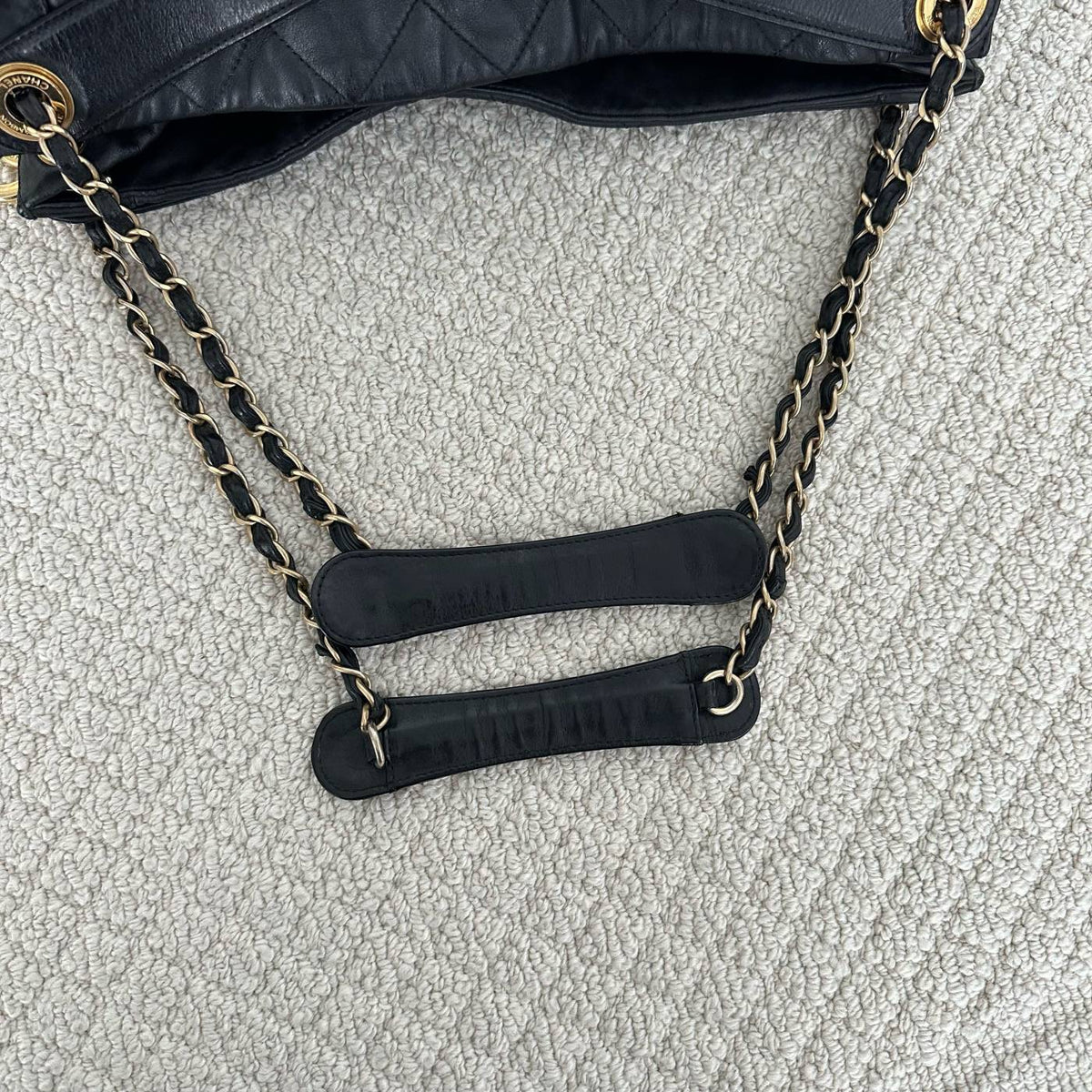 【Chanel】Chanel Black‑Gold Wide‑Strap 2‑Way Bag