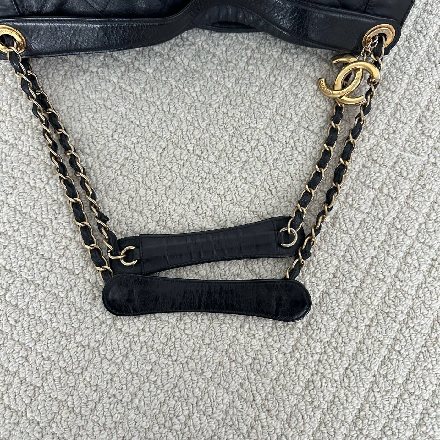 【Chanel】Chanel Black‑Gold Wide‑Strap 2‑Way Bag