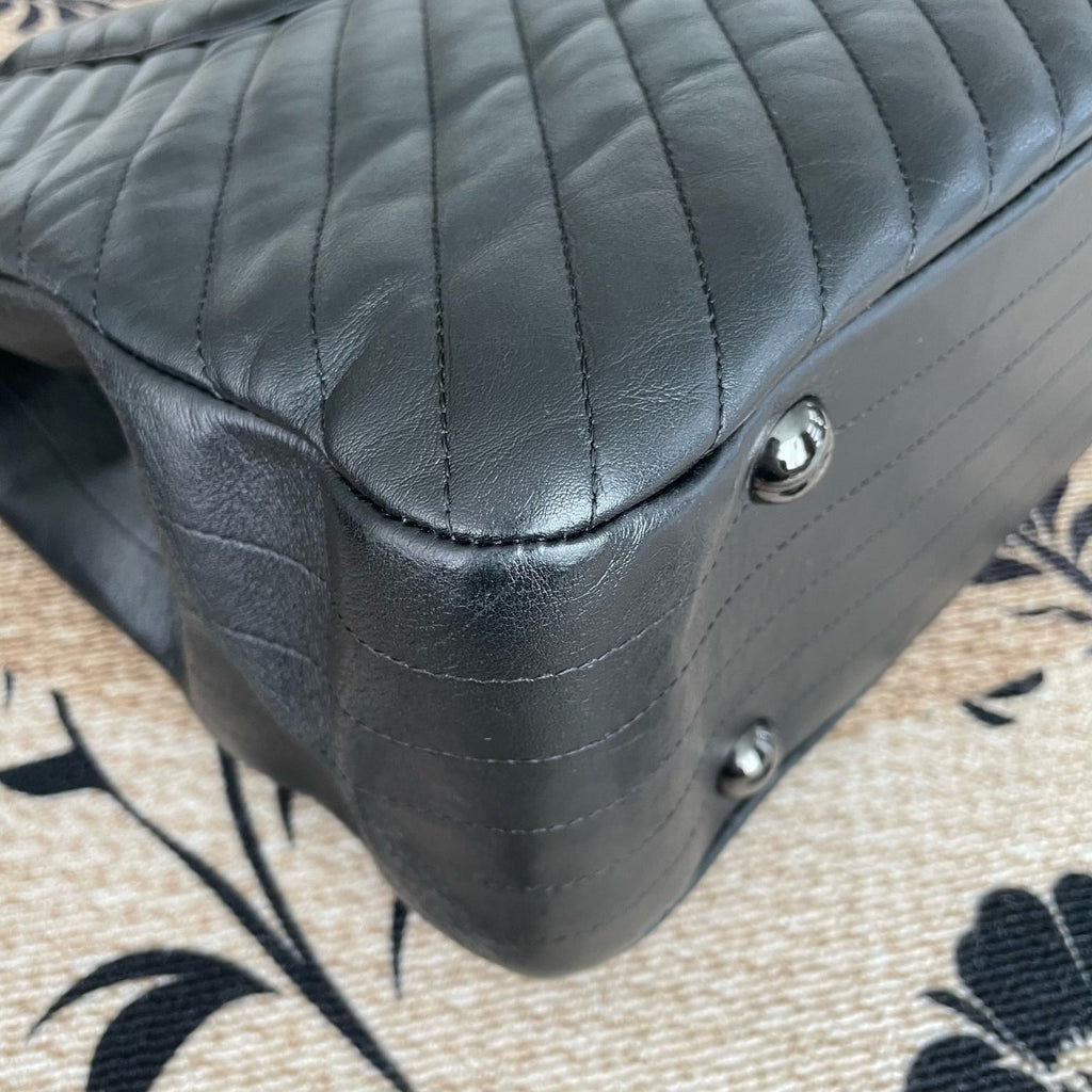 【Chanel】Chanel Black Warrior V‑Stitch Double‑Pocket Airport Bag