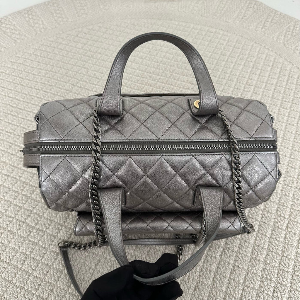 【Chanel】Chanel Gunmetal‑Tone Mixed‑Clasp Bowling Bag